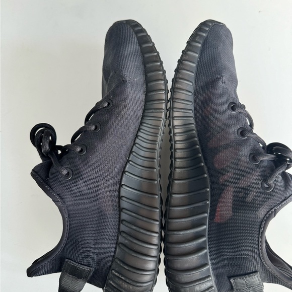 YEEZY BOOST 350 BLACK MENS SZ 6 WOMENS SZ 8 GOOD CONDITION INCLUDES ORDER INFO - Picture 3 of 7
